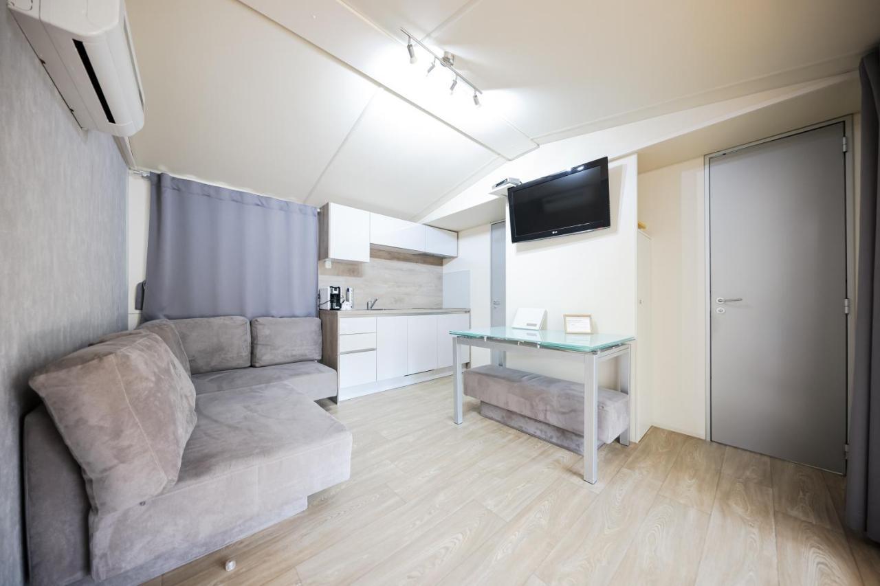 Estrada Mobile 4*